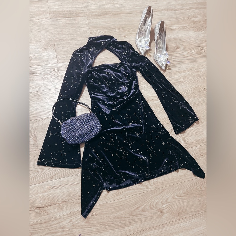 Velvet Star Pattern Bell Sleeve Short Dress